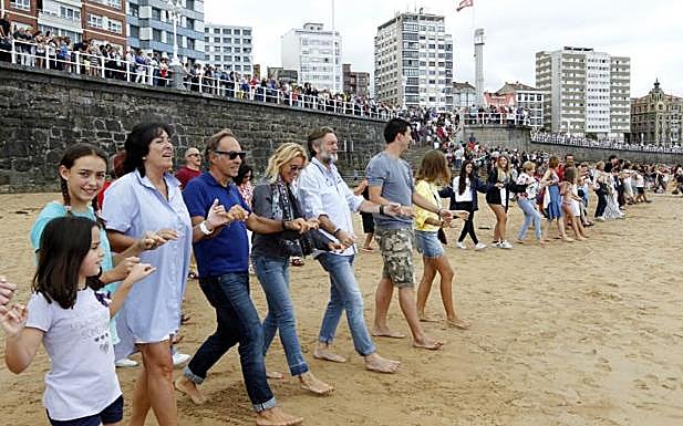 La Danza Prima y el Restallón ponen el broche a la Semana Grande