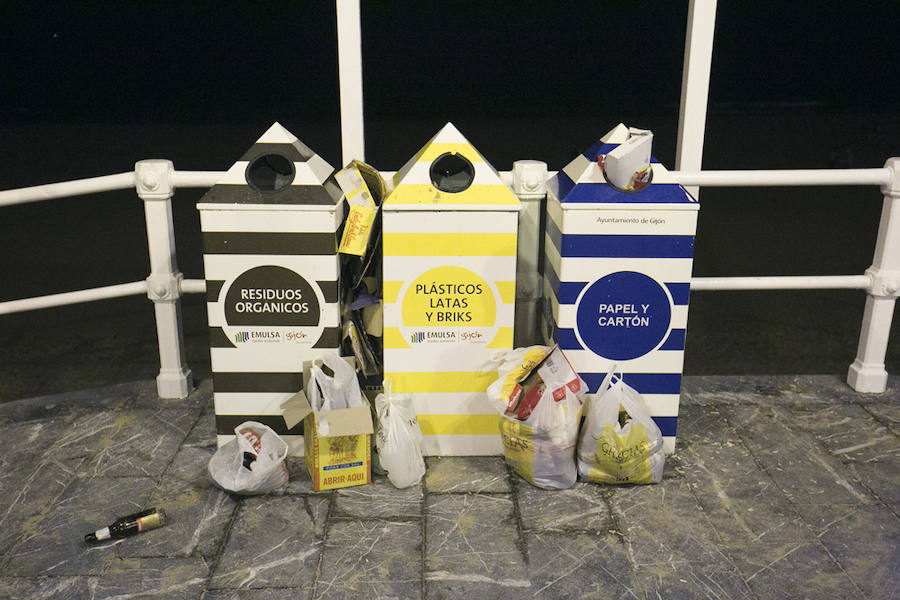 Así amaneció Gijón tras la fiesta de los Fuegos