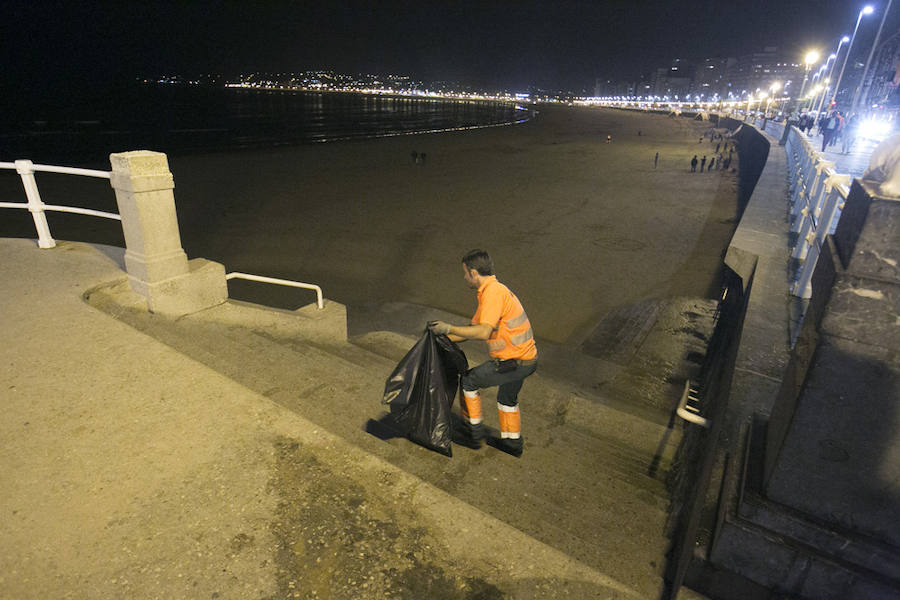 Así amaneció Gijón tras la fiesta de los Fuegos