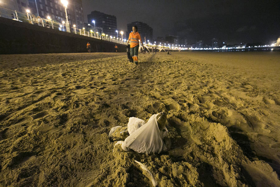 Así amaneció Gijón tras la fiesta de los Fuegos