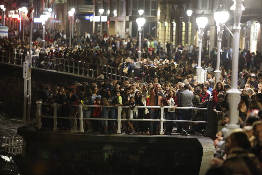 Las inolvidables postales de Gijón que deja la noche de los fuegos