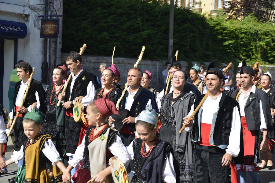 Multitudinaria fiesta de San Roque en Llanes