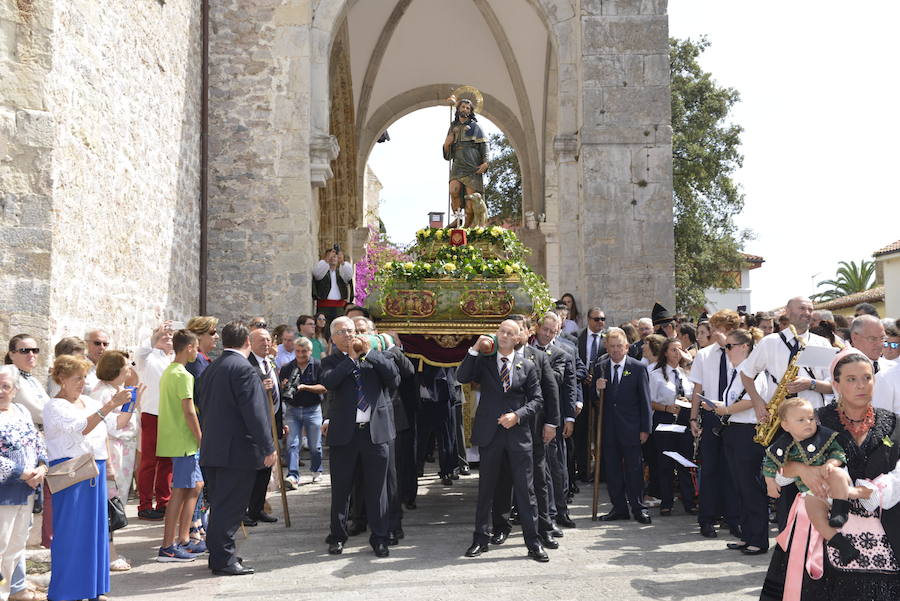 Multitudinaria fiesta de San Roque en Llanes