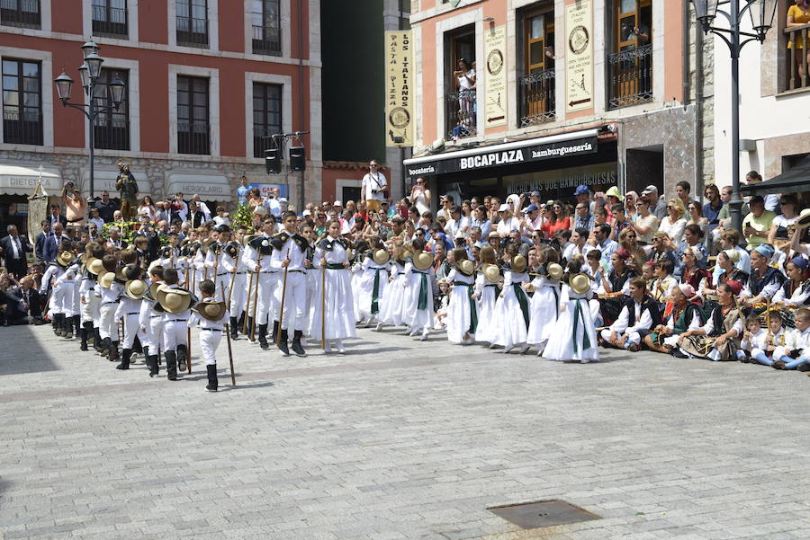 Multitudinaria fiesta de San Roque en Llanes