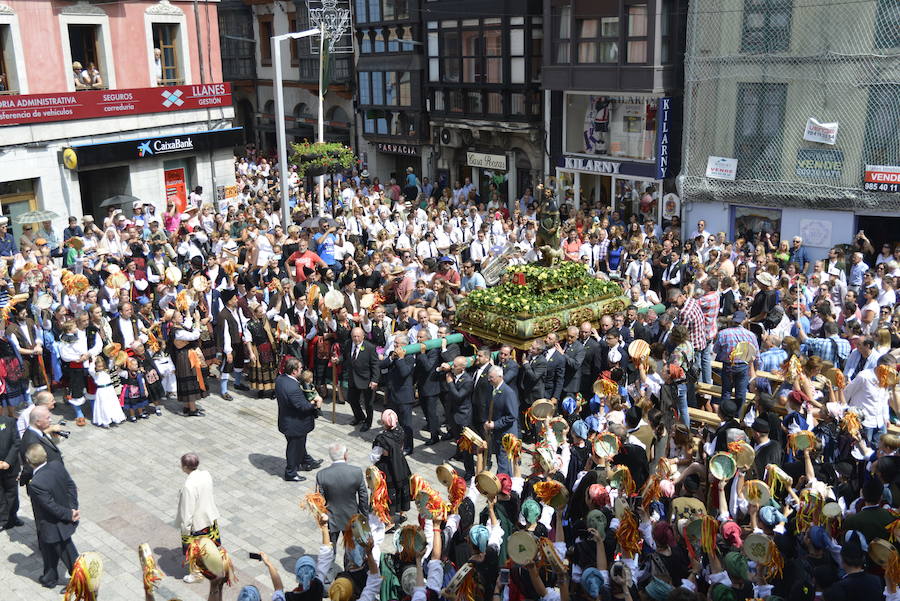 Multitudinaria fiesta de San Roque en Llanes