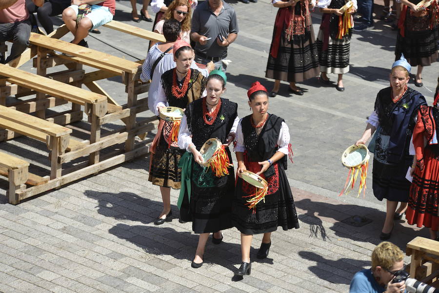 Multitudinaria fiesta de San Roque en Llanes