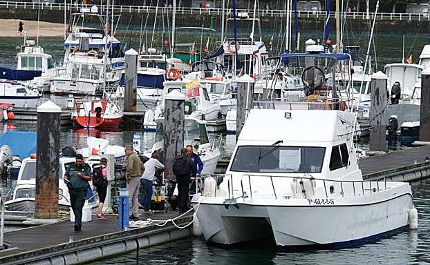 Salvamento Marítimo recibio el aviso sobre las 11.15 horas de la mañana.