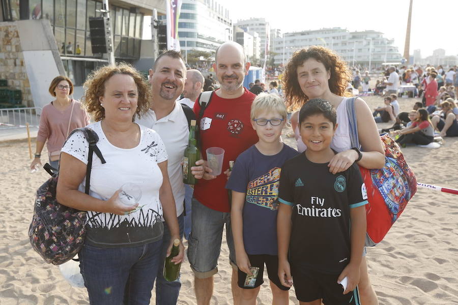 ¿Estuviste en el récord de escanciado simultáneo de 2017? ¡Búscate! (8)