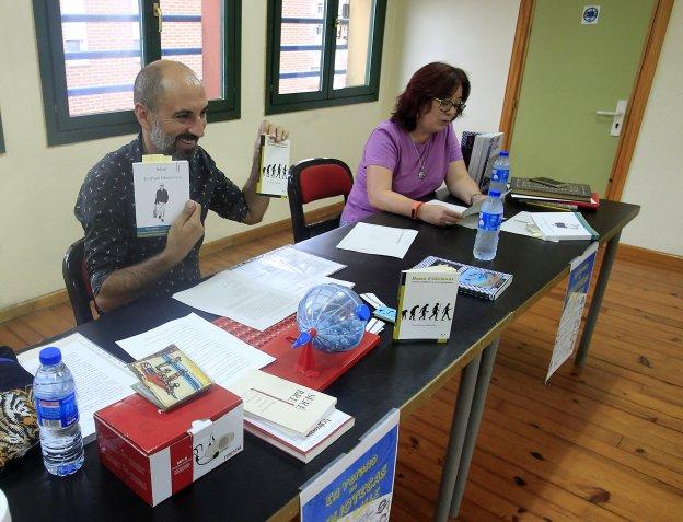 El autor, Tirso Vallecillos, y Chelo Veiga. 