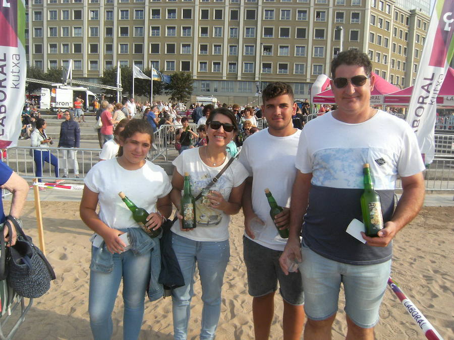 ¿Estuviste en el récord de escanciado simultáneo de 2017? ¡Búscate! (5)