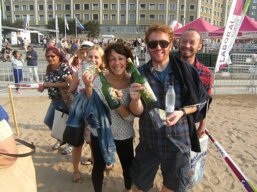 ¿Estuviste en el récord de escanciado simultáneo de 2017? ¡Búscate! (5)