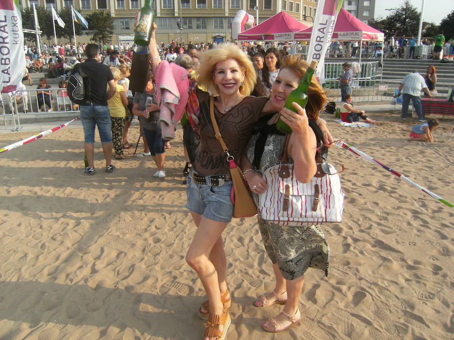 ¿Estuviste en el récord de escanciado simultáneo de 2017? ¡Búscate! (5)