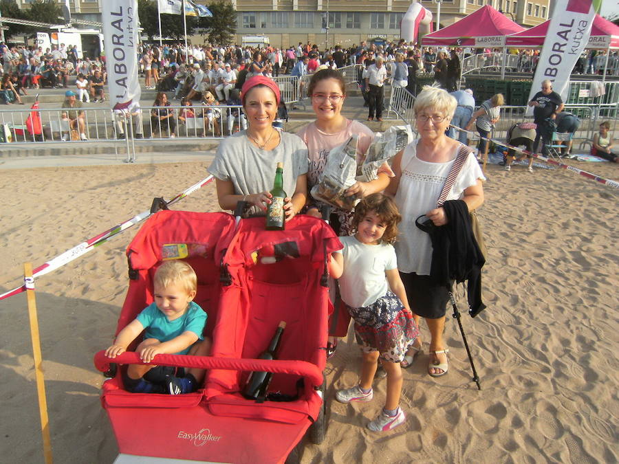 ¿Estuviste en el récord de escanciado simultáneo de 2017? ¡Búscate! (5)