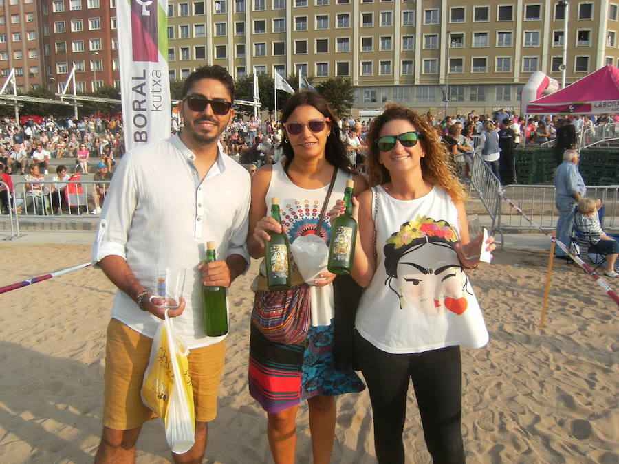 ¿Estuviste en el récord de escanciado simultáneo de 2017? ¡Búscate! (5)