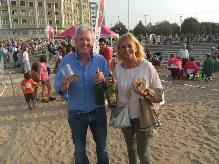 ¿Estuviste en el récord de escanciado simultáneo de 2017? ¡Búscate! (5)