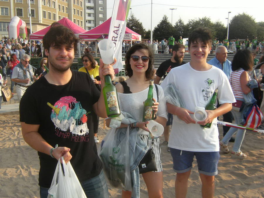 ¿Estuviste en el récord de escanciado simultáneo de 2017? ¡Búscate! (5)