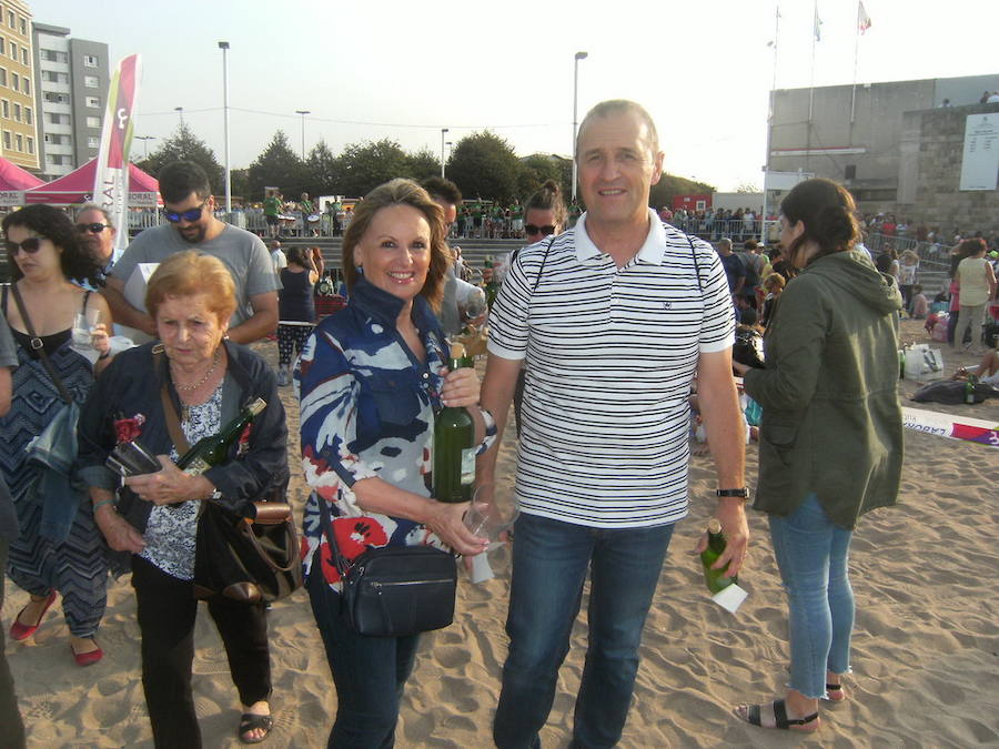 ¿Estuviste en el récord de escanciado simultáneo de 2017? ¡Búscate! (5)