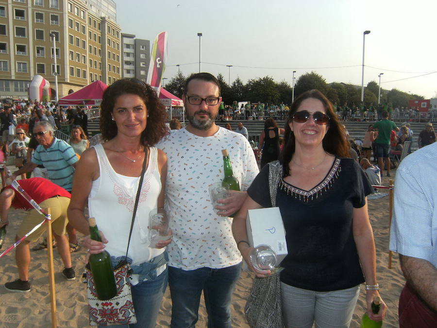 ¿Estuviste en el récord de escanciado simultáneo de 2017? ¡Búscate! (5)