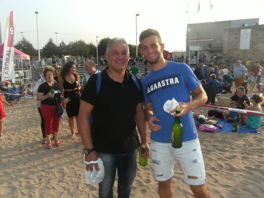 ¿Estuviste en el récord de escanciado simultáneo de 2017? ¡Búscate! (5)