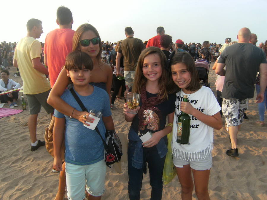 ¿Estuviste en el récord de escanciado simultáneo de 2017? ¡Búscate! (5)