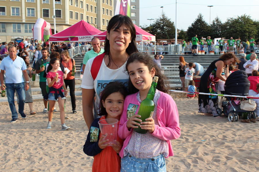 ¿Estuviste en el récord de escanciado simultáneo de 2017? ¡Búscate! (4)