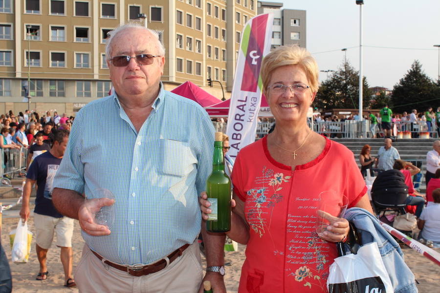 ¿Estuviste en el récord de escanciado simultáneo de 2017? ¡Búscate! (4)