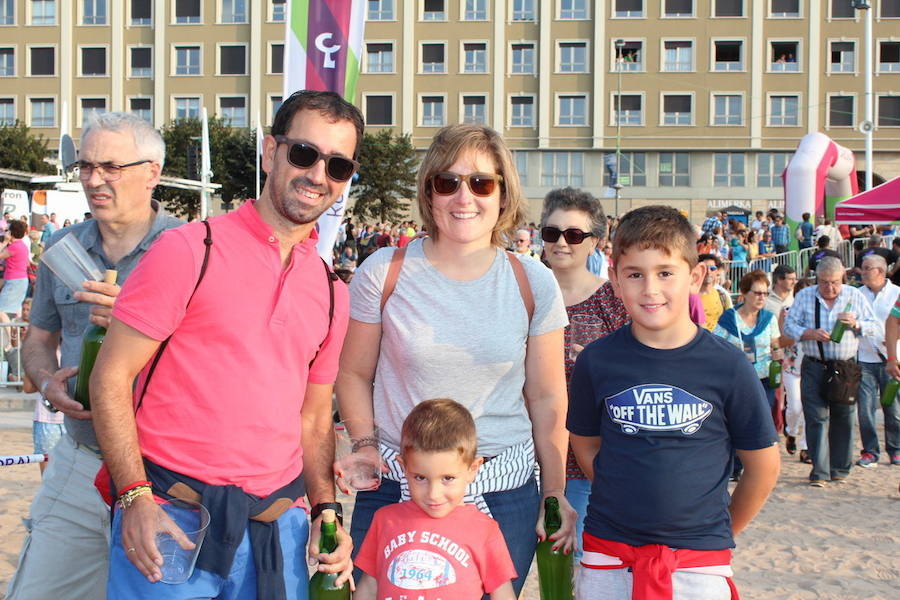 ¿Estuviste en el récord de escanciado simultáneo de 2017? ¡Búscate! (4)