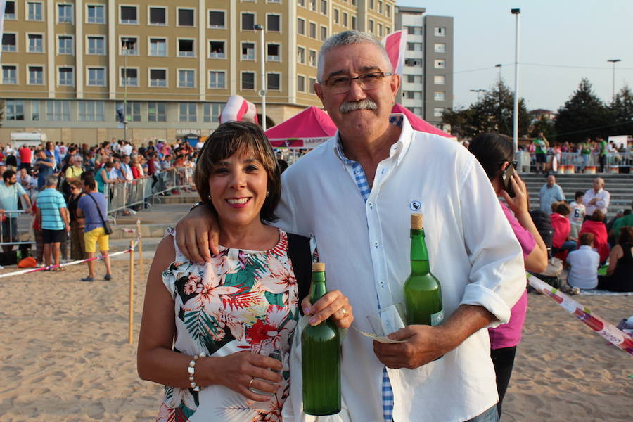 ¿Estuviste en el récord de escanciado simultáneo de 2017? ¡Búscate! (4)