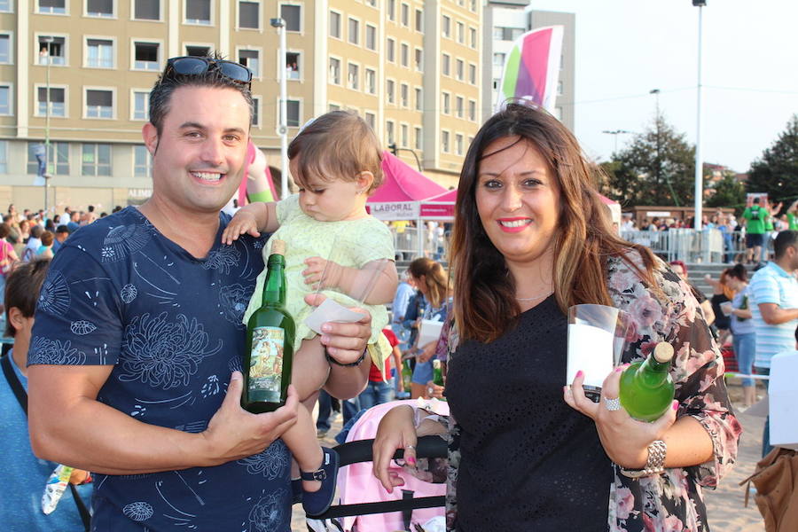 ¿Estuviste en el récord de escanciado simultáneo de 2017? ¡Búscate! (4)