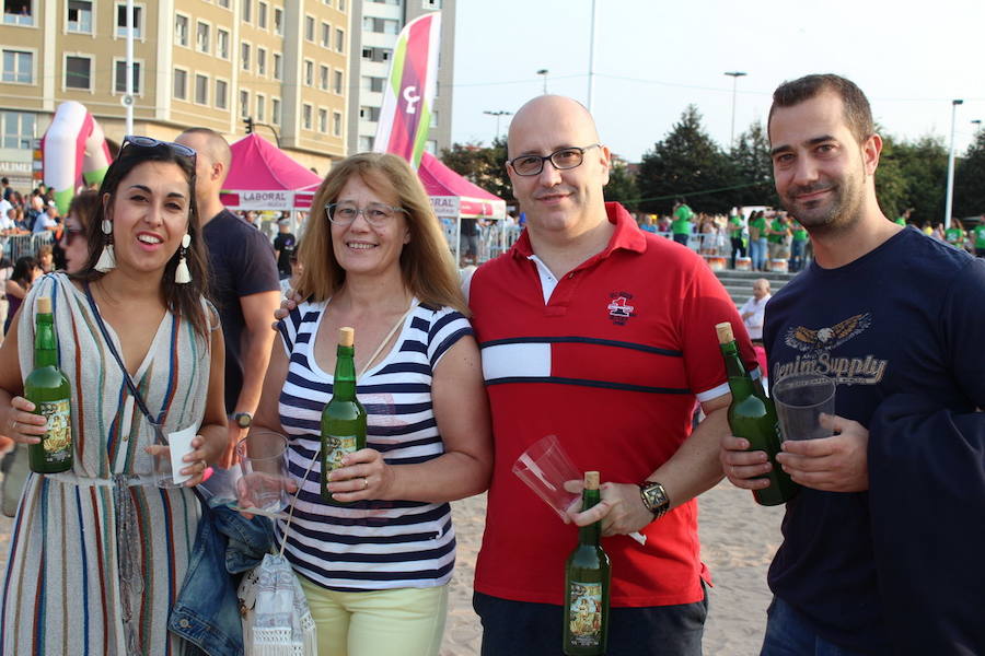 ¿Estuviste en el récord de escanciado simultáneo de 2017? ¡Búscate! (4)