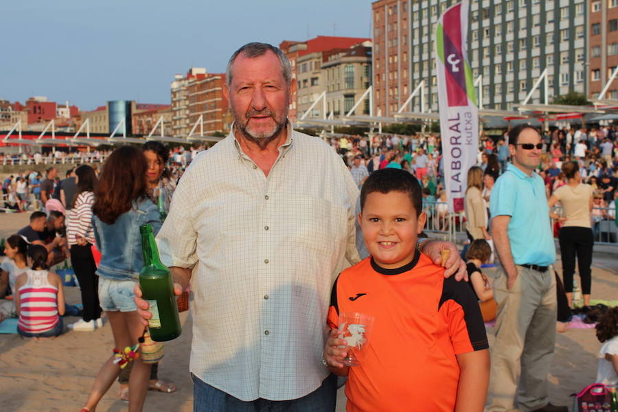 ¿Estuviste en el récord de escanciado simultáneo de 2017? ¡Búscate! (4)