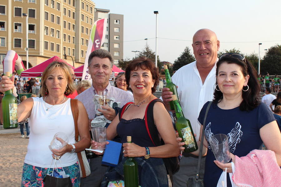 ¿Estuviste en el récord de escanciado simultáneo de 2017? ¡Búscate! (4)