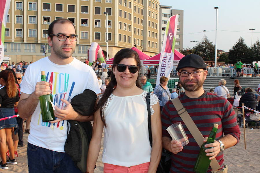 ¿Estuviste en el récord de escanciado simultáneo de 2017? ¡Búscate! (4)