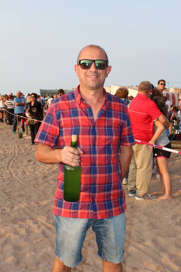 ¿Estuviste en el récord de escanciado simultáneo de 2017? ¡Búscate! (4)