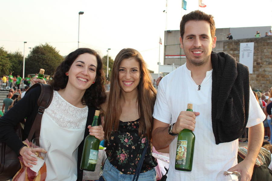 ¿Estuviste en el récord de escanciado simultáneo de 2017? ¡Búscate! (4)