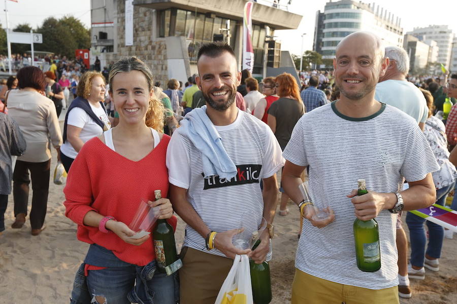 ¿Estuviste en el récord de escanciado simultáneo de 2017? ¡Búscate! (4)