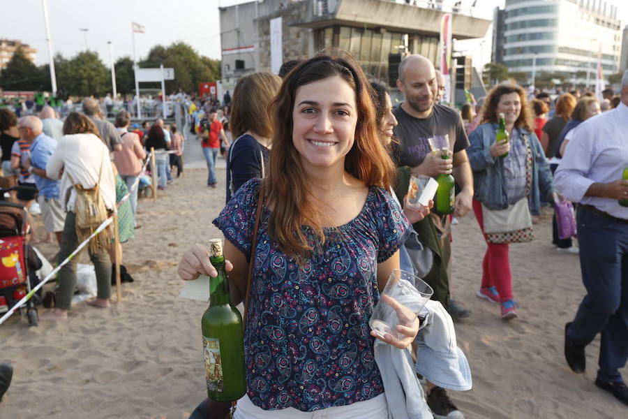 ¿Estuviste en el récord de escanciado simultáneo de 2017? ¡Búscate! (4)