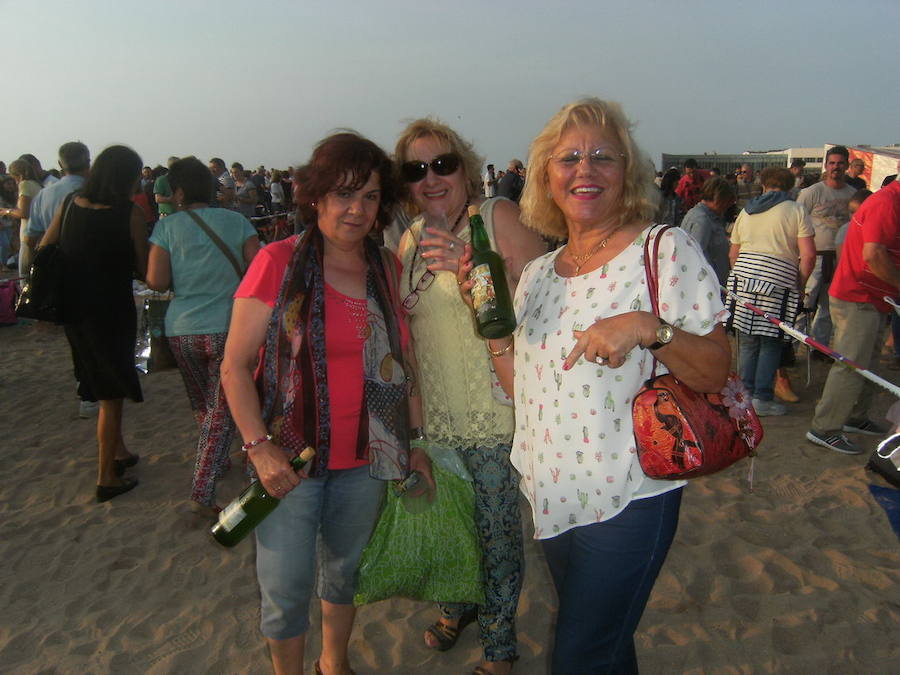 ¿Estuviste en el récord de escanciado simultáneo de 2017? ¡Búscate! (6)