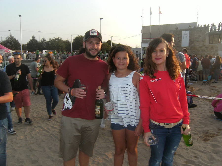 ¿Estuviste en el récord de escanciado simultáneo de 2017? ¡Búscate! (6)