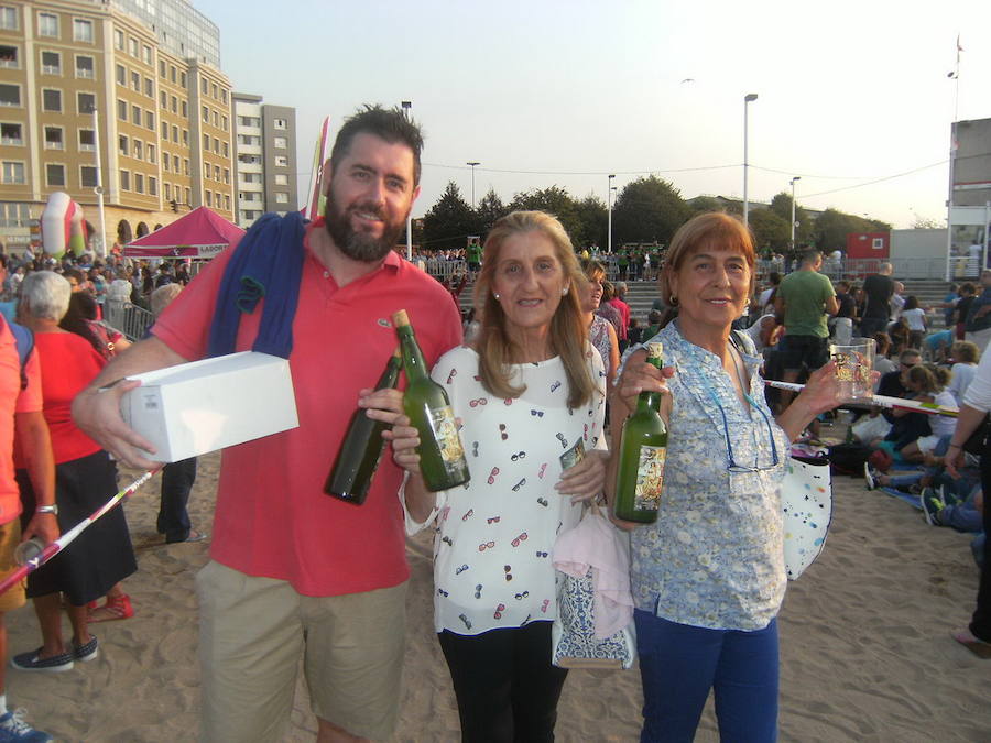 ¿Estuviste en el récord de escanciado simultáneo de 2017? ¡Búscate! (6)