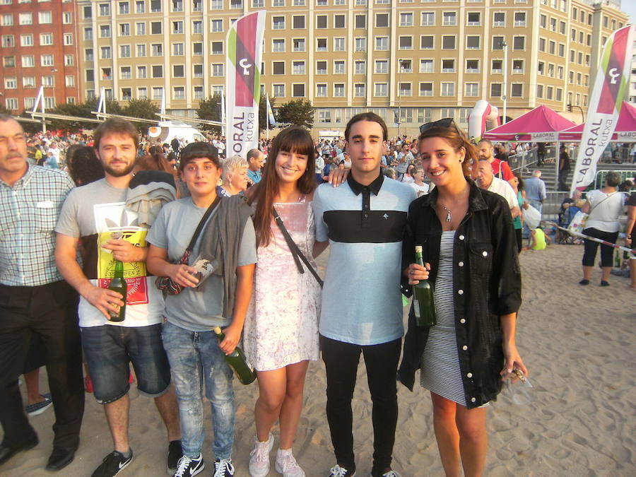 ¿Estuviste en el récord de escanciado simultáneo de 2017? ¡Búscate! (6)