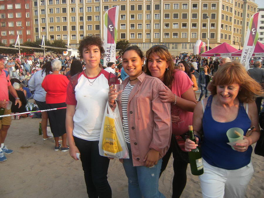 ¿Estuviste en el récord de escanciado simultáneo de 2017? ¡Búscate! (6)