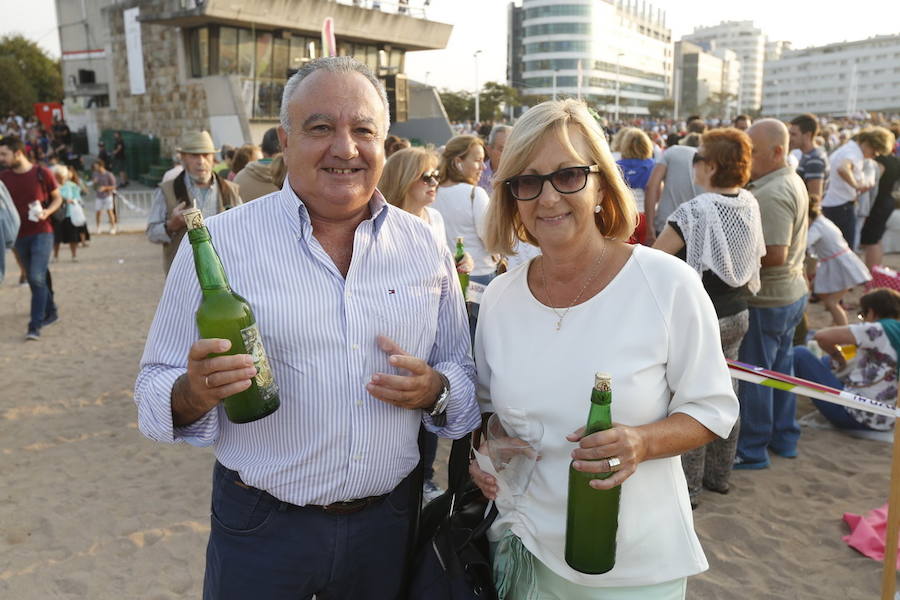 ¿Estuviste en el récord de escanciado simultáneo de 2017? ¡Búscate! (6)