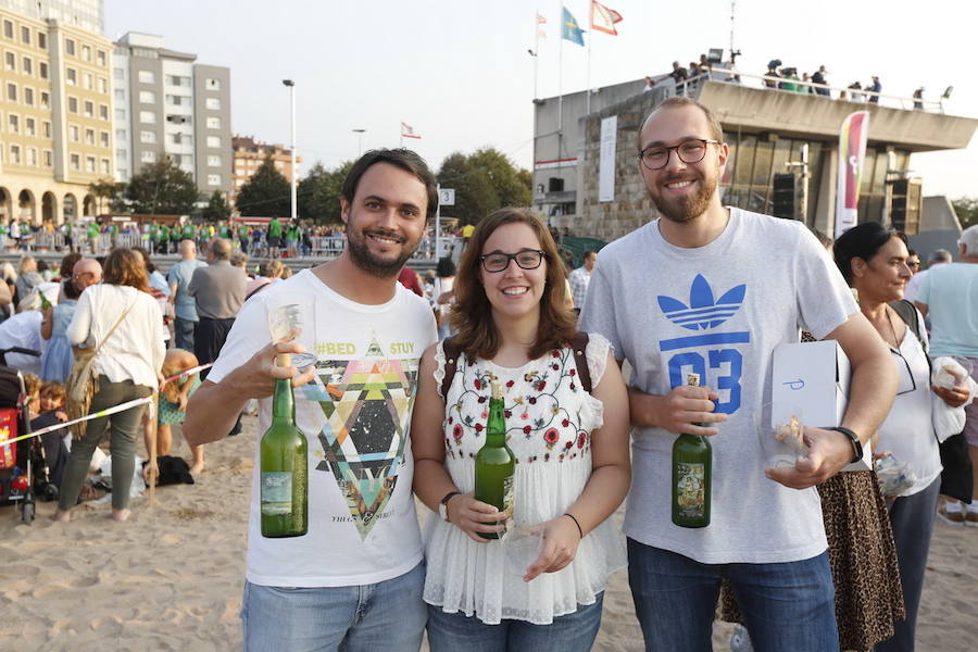 ¿Estuviste en el récord de escanciado simultáneo de 2017? ¡Búscate! (6)