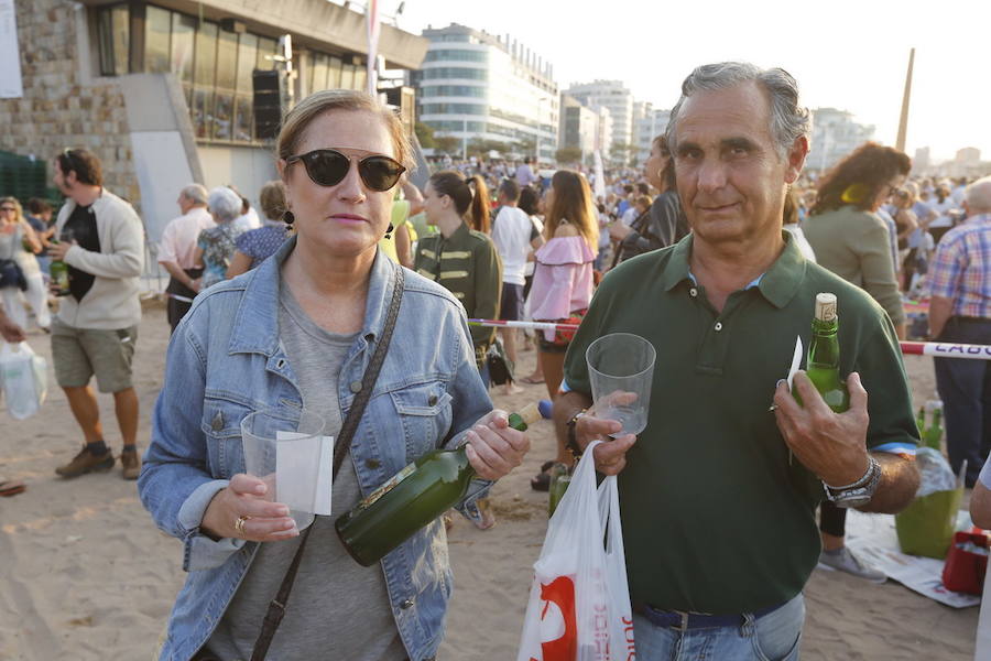 ¿Estuviste en el récord de escanciado simultáneo de 2017? ¡Búscate! (6)