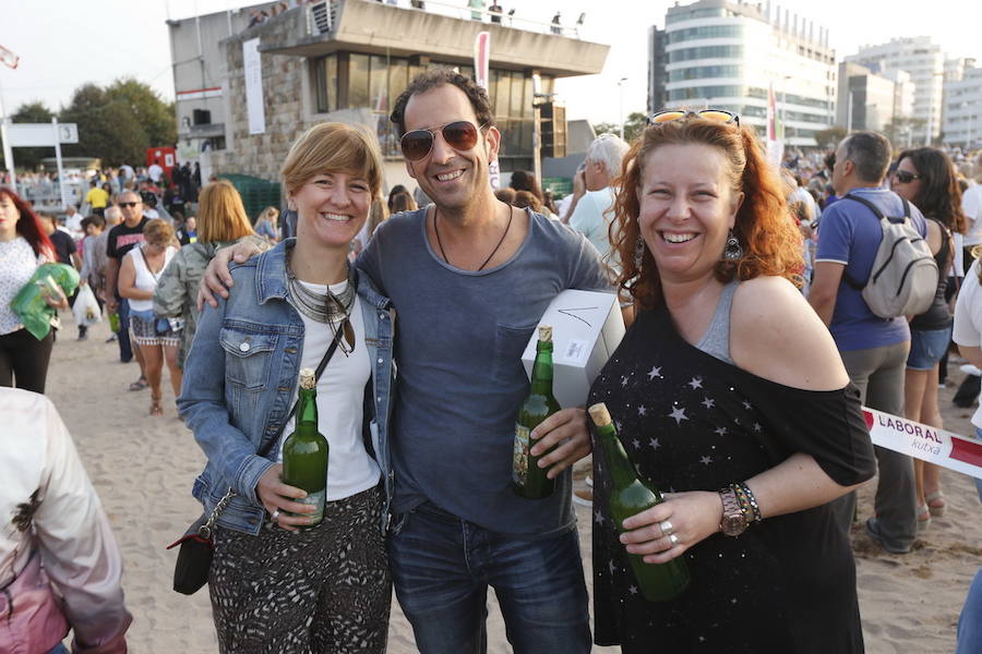 ¿Estuviste en el récord de escanciado simultáneo de 2017? ¡Búscate! (6)