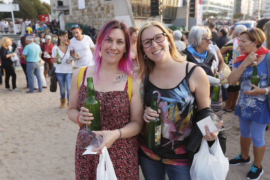 ¿Estuviste en el récord de escanciado simultáneo de 2017? ¡Búscate! (6)