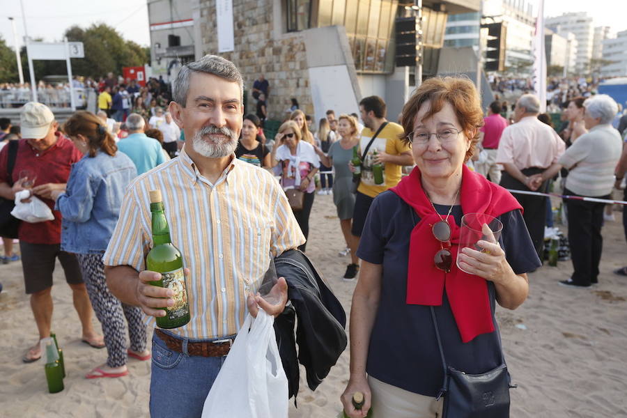 ¿Estuviste en el récord de escanciado simultáneo de 2017? ¡Búscate! (6)