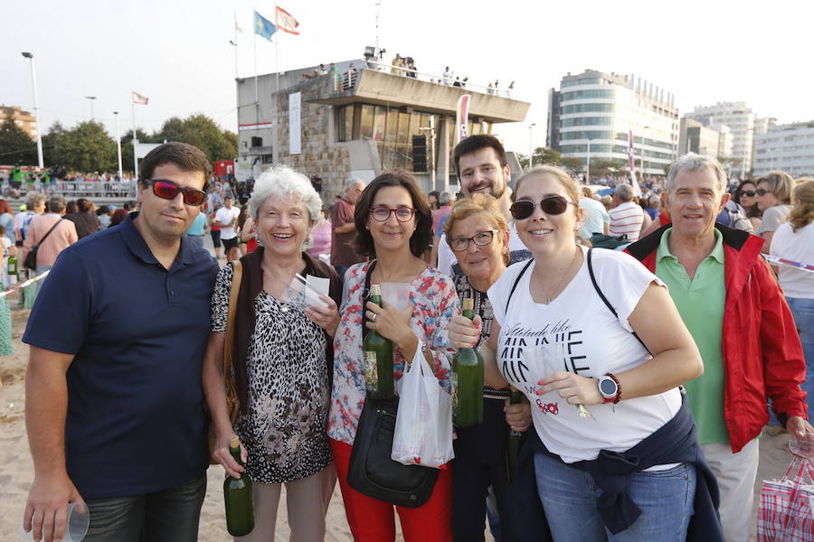 ¿Estuviste en el récord de escanciado simultáneo de 2017? ¡Búscate! (6)