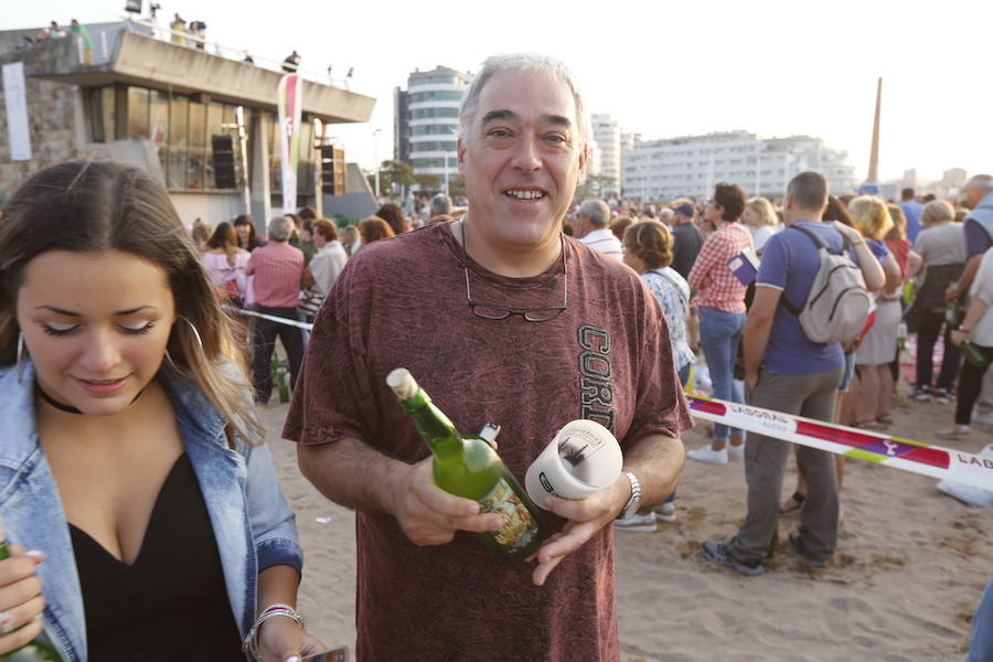 ¿Estuviste en el récord de escanciado simultáneo de 2017? ¡Búscate! (6)